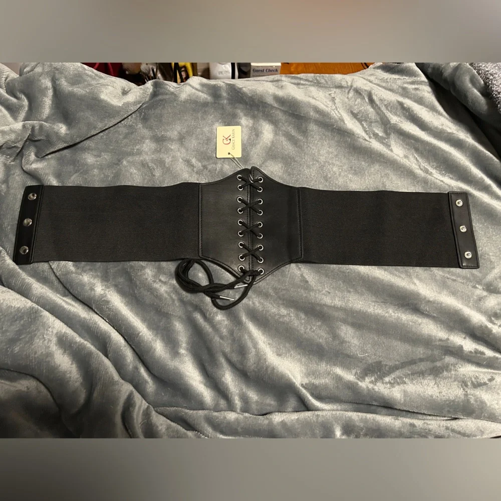 Red and Black Corset Belt Set - Picture 6 of 8